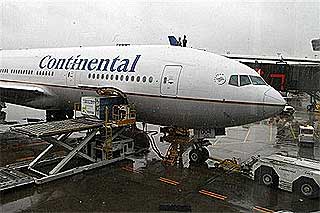 continental trans atlantic flight pilot die plane land safely 190609 02