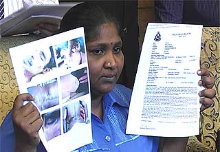 a gnanapragasam wife submitting memo in parliament 250609 2