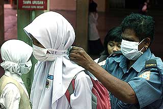 h1n1 flu malaysia school children students wearing mask 260609 04