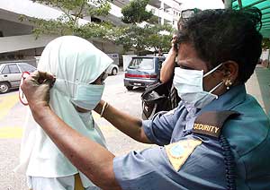 h1n1 flu malaysia school children students wearing mask 260609 05