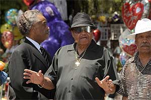 michael jackson funeral 300609 01