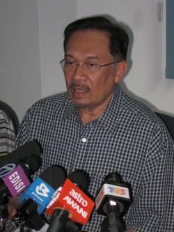 anwar and azizan pc on kedah penang issues 050709  anwar