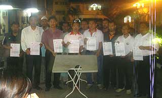 umno youth violent attack at dap event in melaka market 030709 02