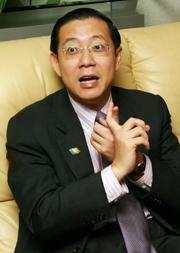 penang kg buah pala 010709 guan eng respond to villagers