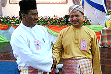 pas and bn candidate fauzi abdullah tuan aziz manek urai election nomination day 060709