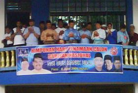 manek urai by-election nomination 060709 bn leaders saying prayer before march
