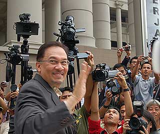 anwar sodomy 2 duta court hearing pkr leaders 080709 09