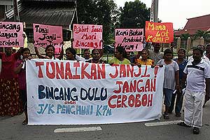ktm land sungai siput perak protest 070709 09