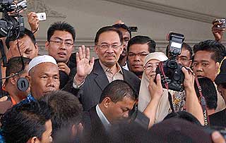 anwar sodomy 2 duta court hearing pkr leaders 080709 02