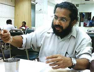 Vasanthakumar on the police orders on review of his release 070709 01