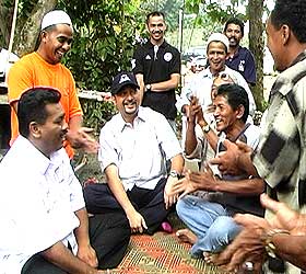 manek urai by election tuan aziz and mukhriz mahathir bn campaign 070709 02