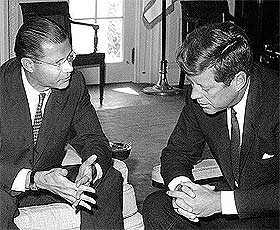 robert mcnamara vietnam war death 070709 03