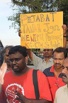 ktm village ipoh perak protest 060709 01