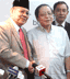 azizan abdul razak lim kit siang shake hand