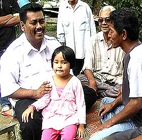 manek urai by election tuan aziz and mukhriz mahathir bn campaign 070709 04