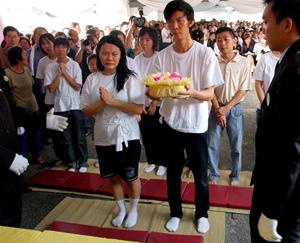 teo beng hock funeral 200709 brother sister
