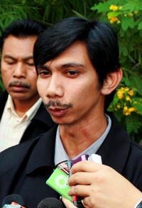 penang exco assistant submit petition to macc for teoh death 200709 rezal huzairi md zaki