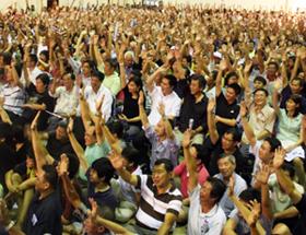 penang portest gathering on teoh beng hock death 220709 crowd raising hands