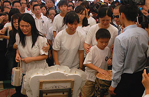 teoh beng hock funeral 200709 grief