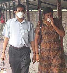 kl haze 120805 pedestrian