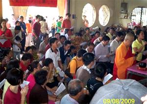 bukit koman praying 090809 02