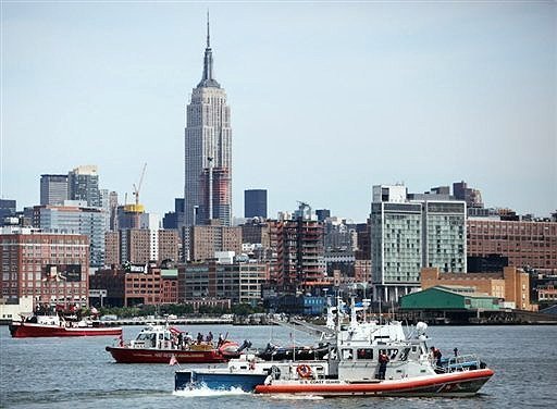 Helicopter crashed with light plane over New York's Hudson River
