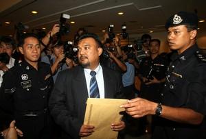 coroner court teoh beng hock inquest visit macc 070809 dpp abazafree.jpg