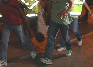 hindraf dataran vigil 050909 uthayakumar dragged
