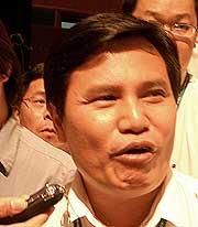 mca youth 2005 agm 190805 liew yuen keong talking