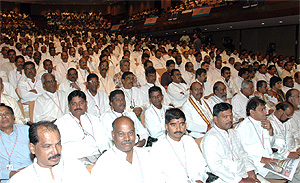 mic election 120909 crowd