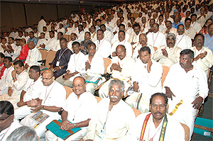 mic election 120909 crowd