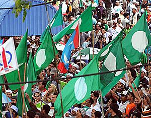 bagan pinang by-election nomination 031009 sea of flags 02