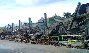 pre war houses collapse ipoh 031009 rubble