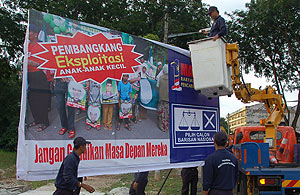 ec mppd remove banner billboard 061009 bn banner