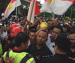 bagan pinang nomination 031009 taunting