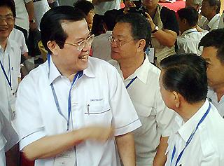 mca egm 101009 ong tee keat arriving 06