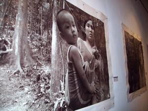 no refugee exhibition 151009-08.jpg