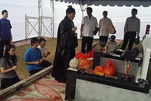 teoh exhumation exhumed 211109 praying