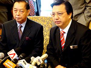 liow tiong lai and faction resign 151209 cc member wong mook leaong and liow