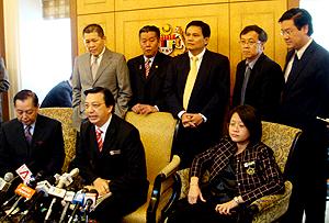 liow tiong lai and faction resign 151209 03
