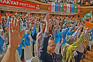 pakatan convention 191209 raise hands