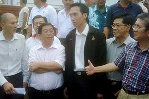 ean yong going to shah alam police station