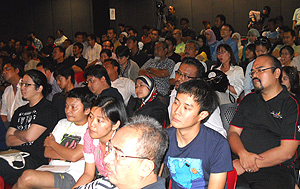 btn forum 241209 crowd