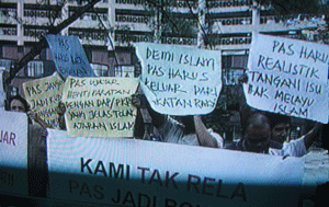 protest demanding pas leaves pakatan 03