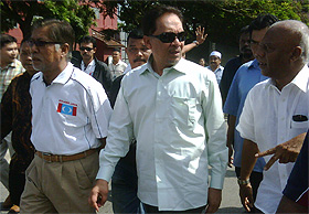 anwar desa mentari walkabout 090110 walking