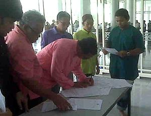 herald allah verdict protest shah alam masjid 080110 signature campaign 02