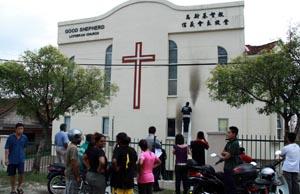 pj old town good shepherd lutran church arson attempt crowd