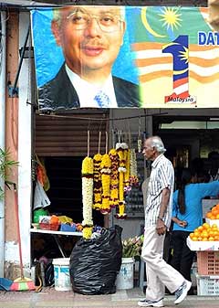pedestrian past najib 1 malaysia poster