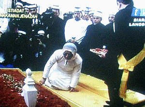 sultan johor burial 01