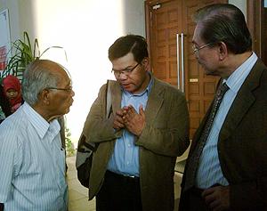 anwar sodomy trail first day 020210 pkr leaders